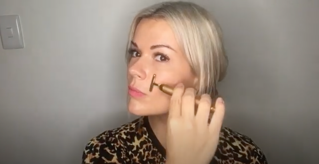 The 24k Gold facial roller to lift facial muscles